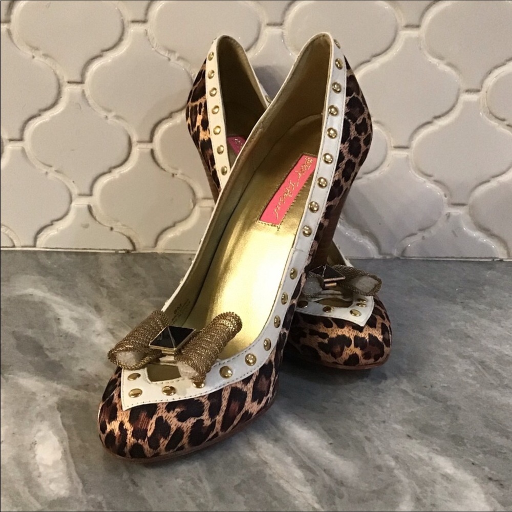 Betsey Johnson Vero Cuoio Heels